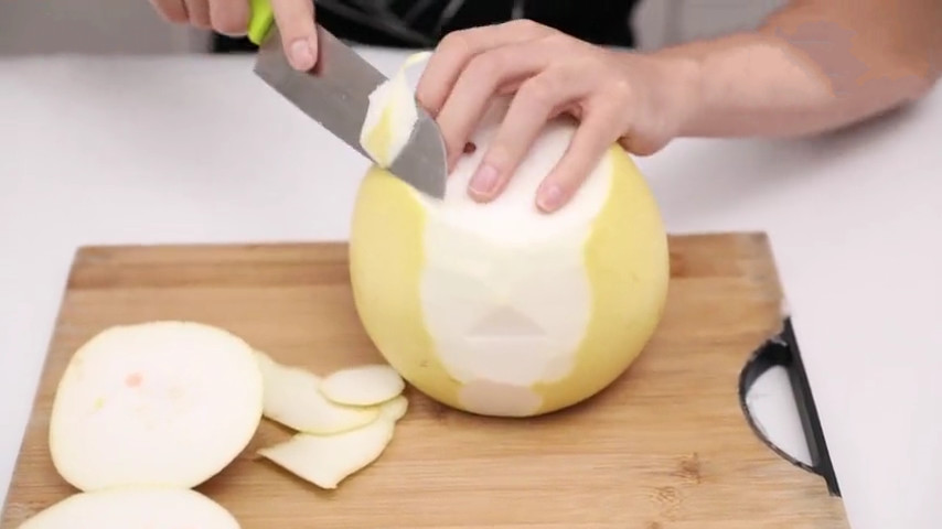 剥柚子我只服这个方法,又快又干净,轻松去除白瓤