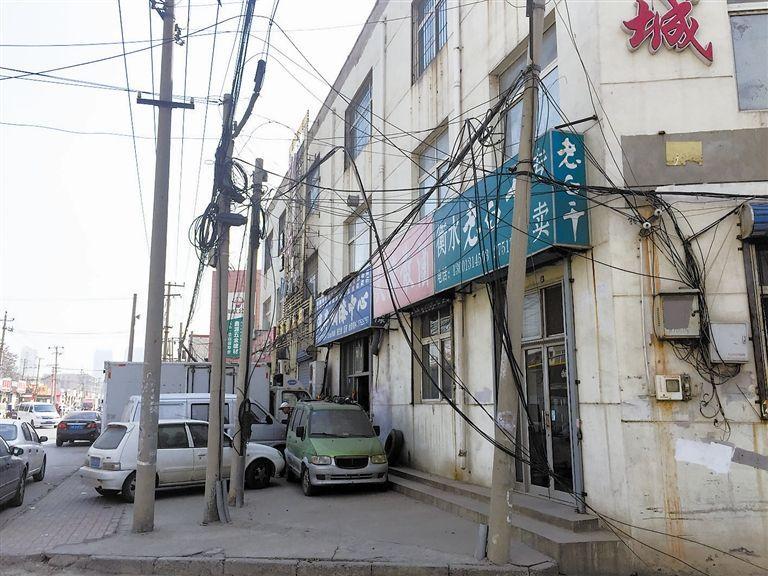 农村大门前有电线杆好不好,现在知道还不晚