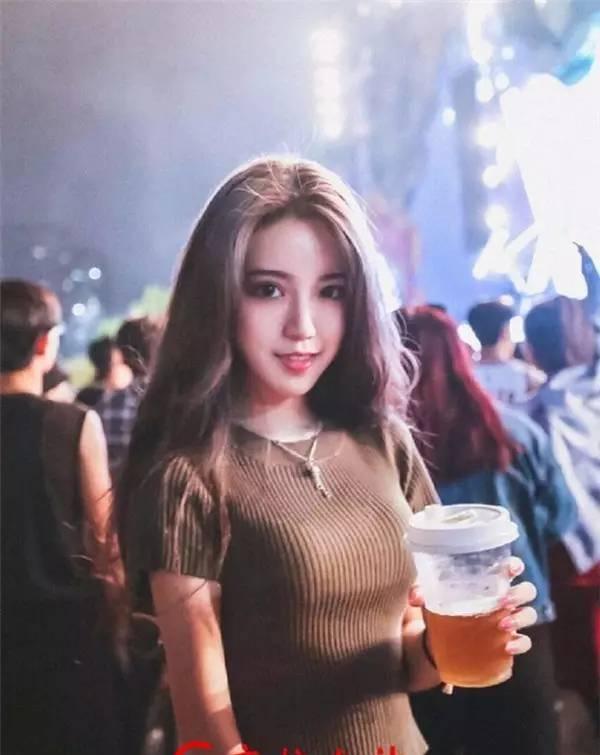 00后深圳网红天生丽质,看完觉得自己老了