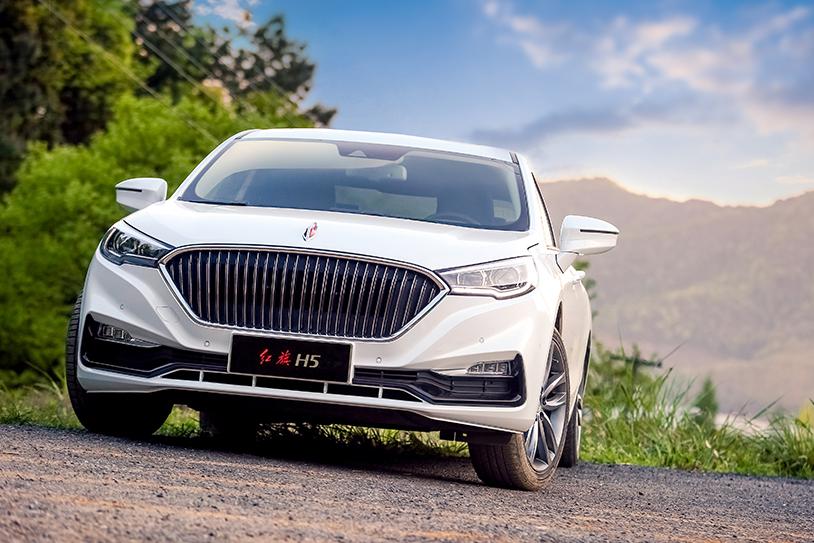 背景好，家境好的红旗H5车如何不重要，有车头的立标就够了！