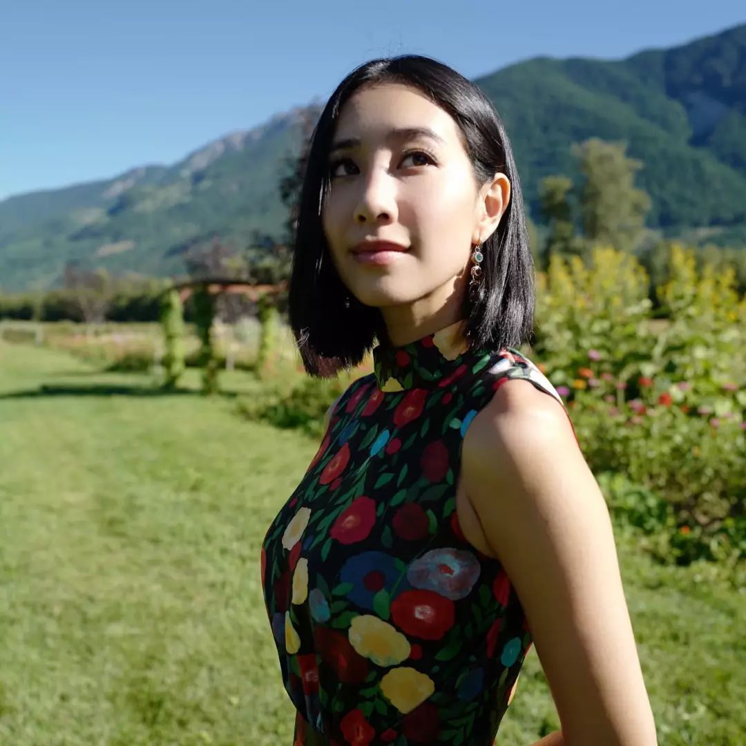 吴雨霏儿子，正面照曝光，老公背景强大，宠的Kary像个孩子