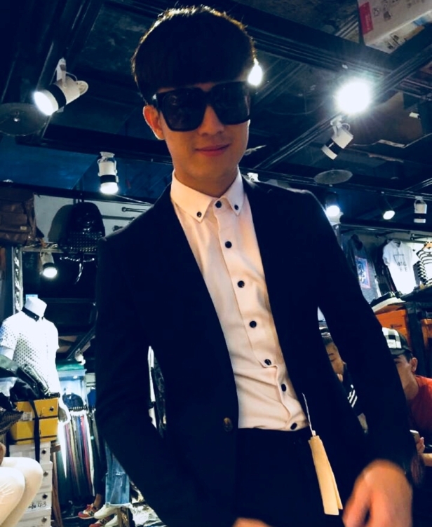 快手两大财团大比拼,豪刷礼物争牌面,二驴吃