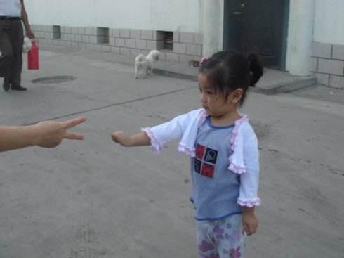 小班石头剪刀布教案!