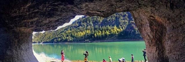 这里是云端周宁, 一座被山水与人文浸润的魅力之城……