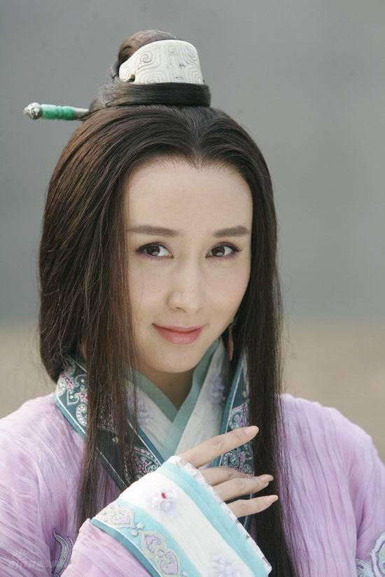 出演古装剧,胡静一贯的打扮是离不开刘海,电视剧《兵圣》扮演紫苏的