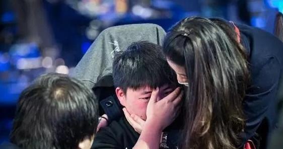 97年的Uzi如今身价早已过亿, 可怕的是他的人生