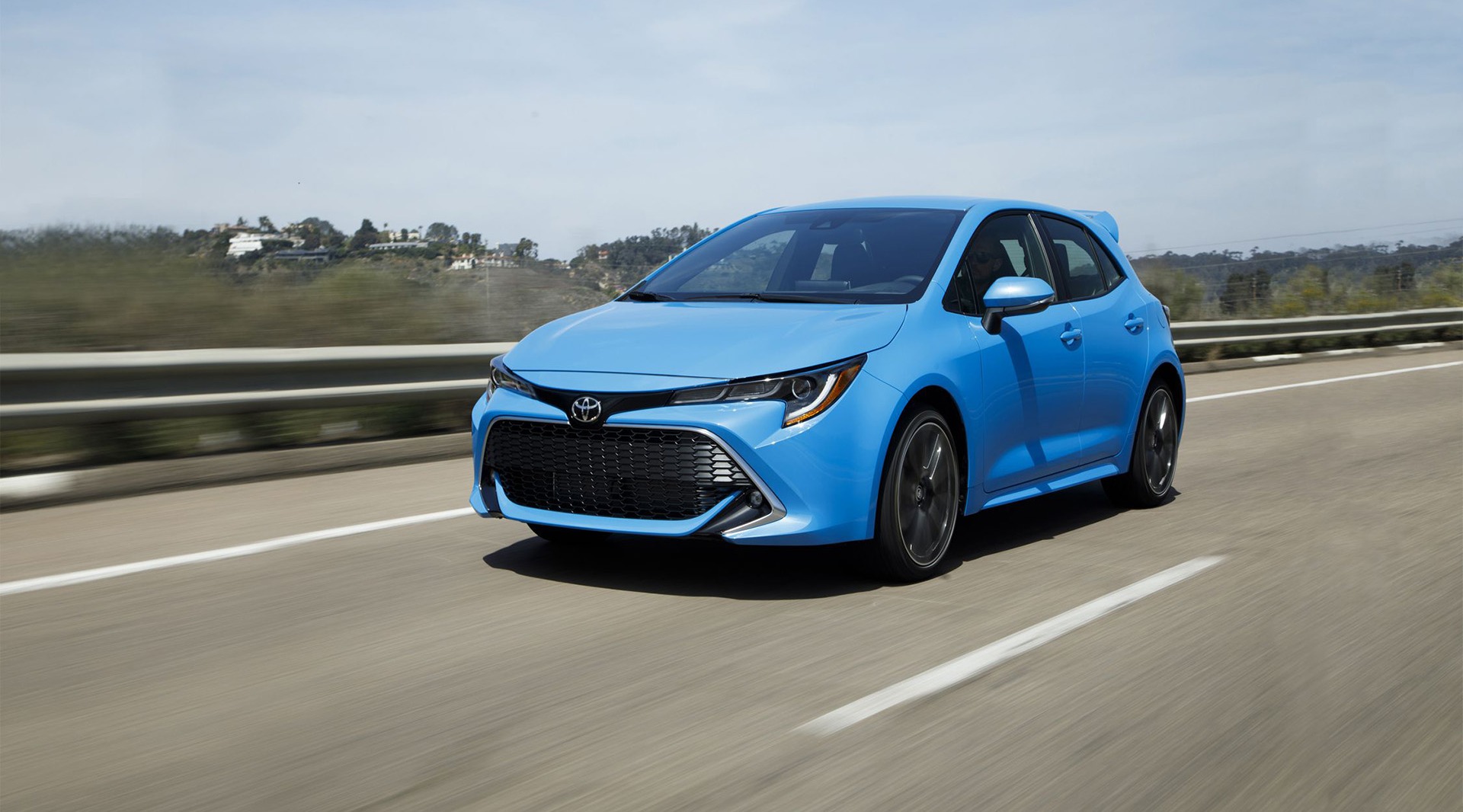 思域要慌了！全新两厢版卡罗拉亮相广州车展？这是要成爆款的节奏