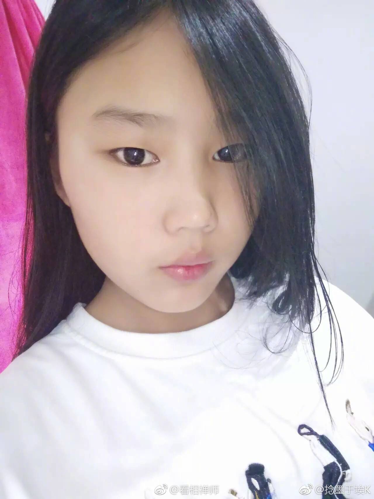 眼斜吊,外眼角上扬属典型的吊眼,看起来给人感