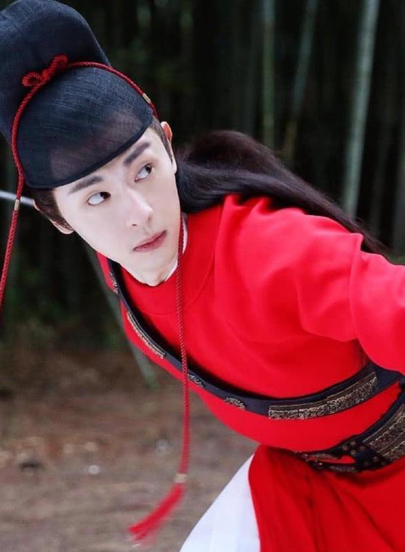 王俊凯古装红衣惊艳,肖战美人柔美,只有他是