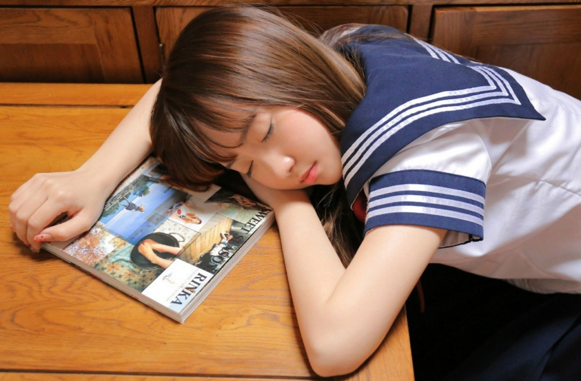 和其他异性断绝来往这样会让男人感到厌恶,聪明的女人是不会这样做的