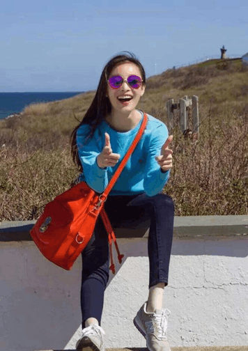 倪妮机场花边毛衣超吸睛! 可是穿上垮裤后的大