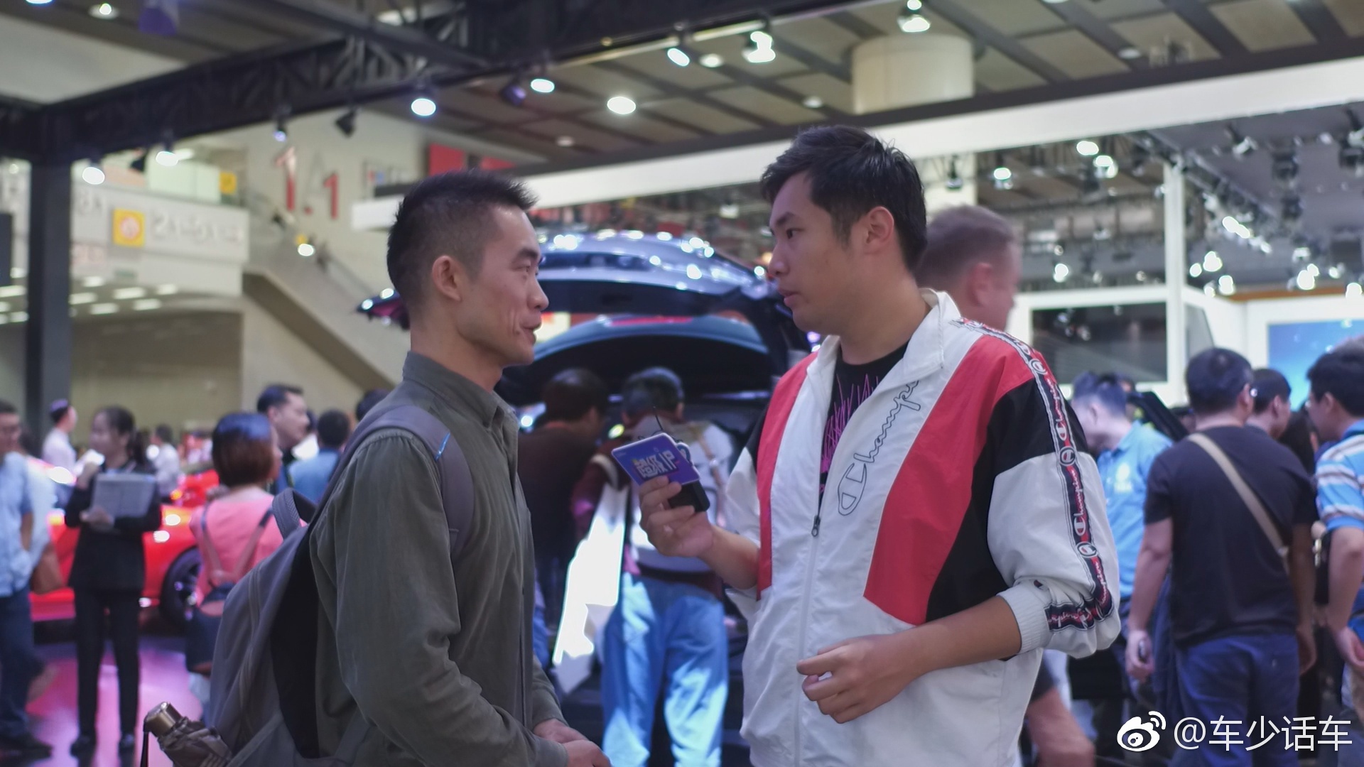 虽然广州下着雨，但还是没有挡住大家的热情