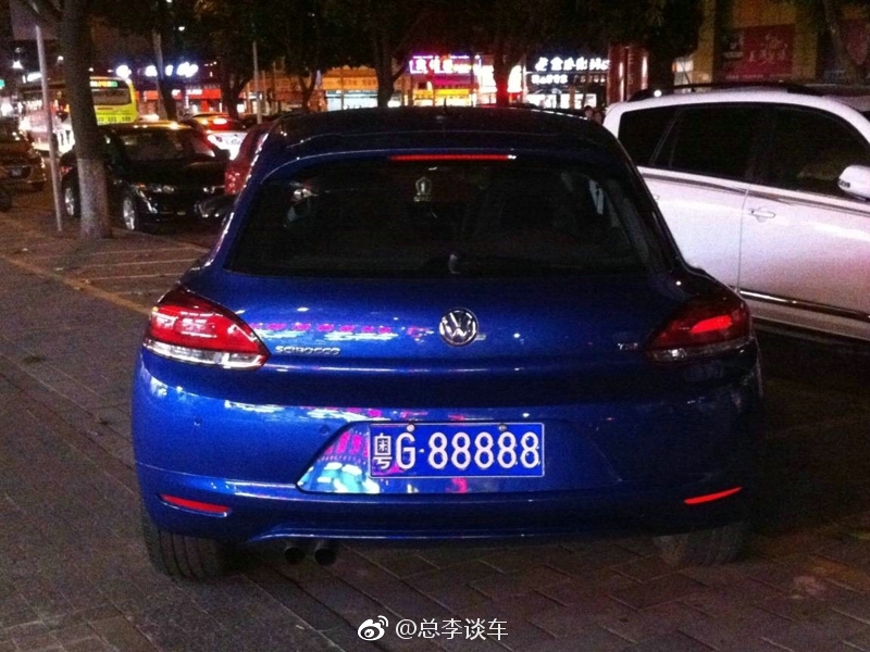 2011年粤g88888拍卖30w,之后挂在大众尚酷车上.有人要粤g88888