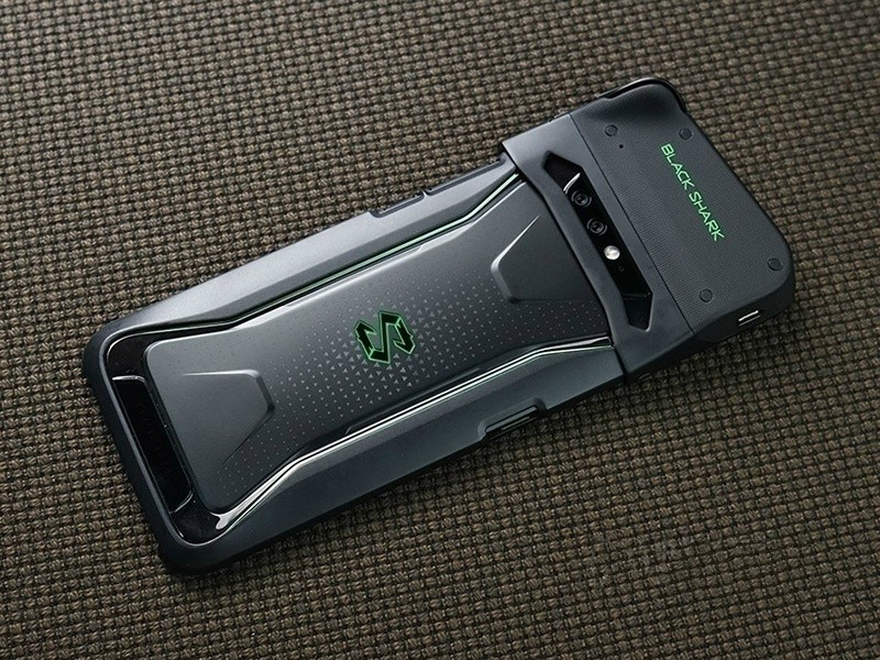 荣耀Play销量一路走高,黑鲨游戏手机出招,为提