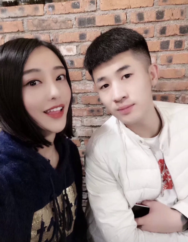 快手两大财团大比拼,豪刷礼物争牌面,二驴吃