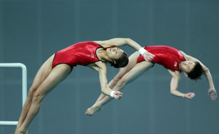 中国跳水梦之队夺首金迎开门红!两位14岁天才少女无悬念夺冠