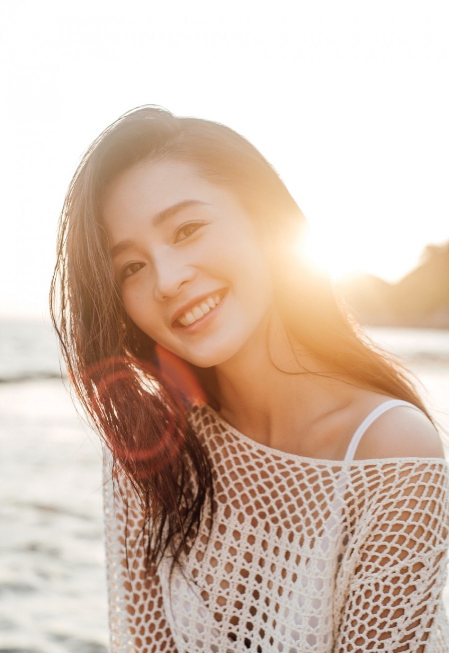 李沁海边写真小露视频身着比基尼外搭镂空罩性感郑秀妍性感最图片