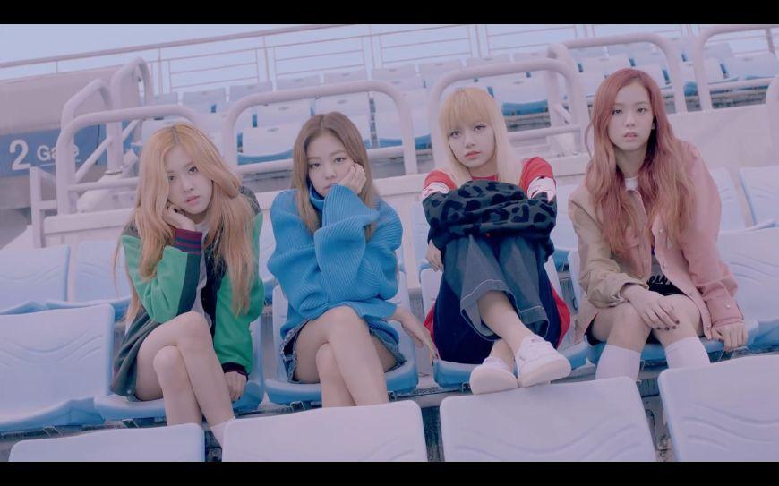 都是2016年出道的4个女团,如今差距真大,粉墨成最强天团