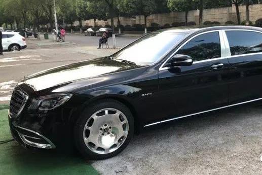 迈巴赫S450提车加装胎压显示 奔驰自带此功能 中规却没有 欺负人