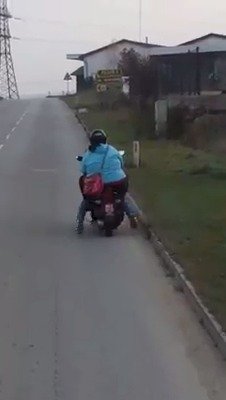 这电动车不行啊，上坡一点儿劲儿都没有