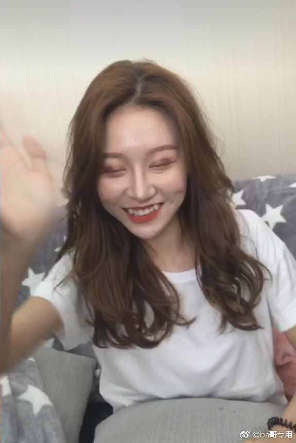 间,那位在停车场跳gucci gucci prada prada舞