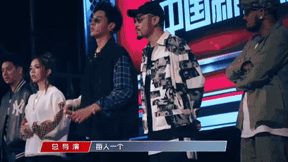 明明可以靠脸和实力取胜,王以太却扛起了新说唱表情包
