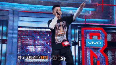 明明可以靠脸和实力取胜,王以太却扛起了新说唱表情包