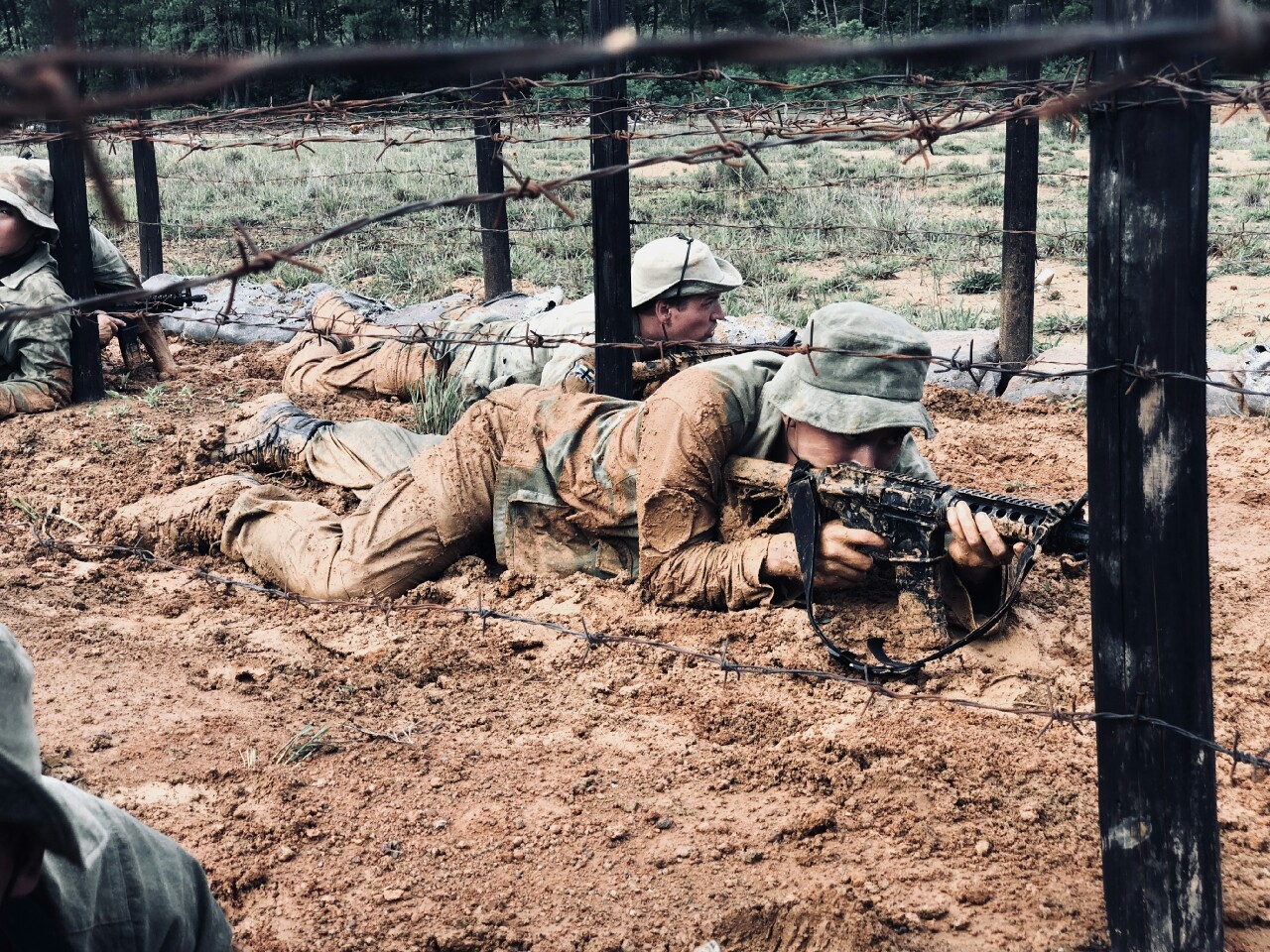 看到贾乃亮出席新剧《伞兵魂》发布会的照片,