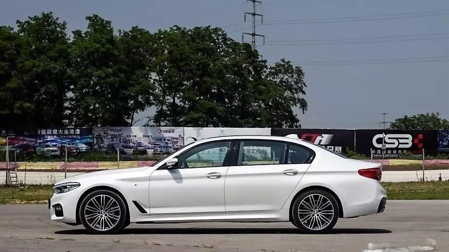 宝马新5系: 黑科技加身, 豪华商务车也玩互联网精神