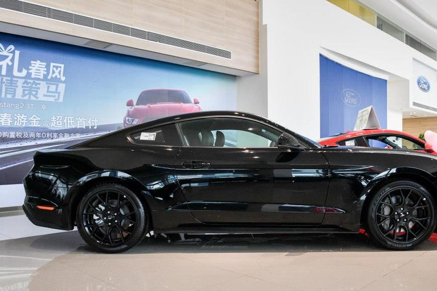 它是价格最亲民的跑车，如今换10速变速箱，30多万比奔驰宝马拉风