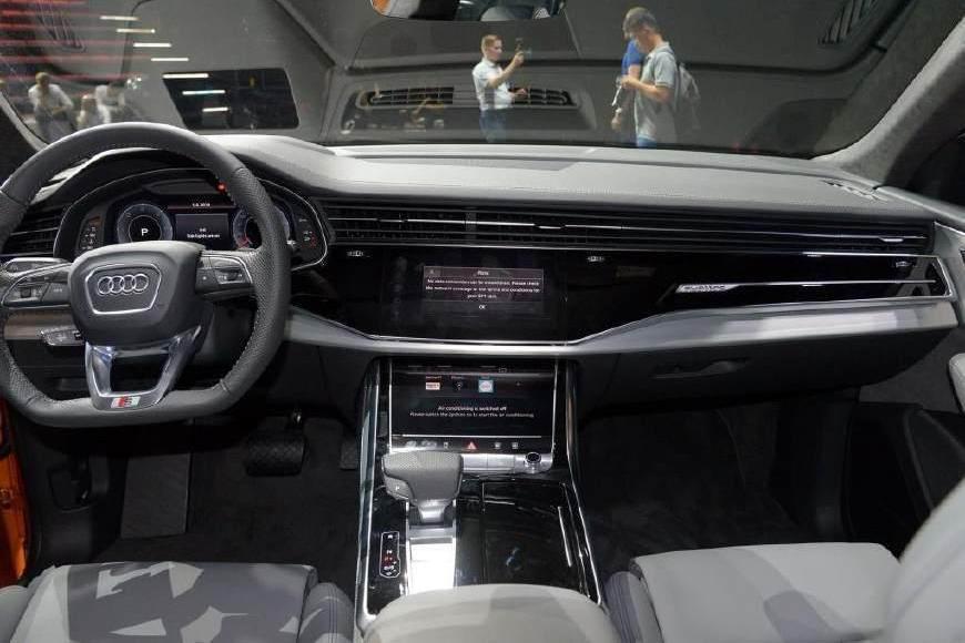 奥迪全新旗舰SUV，颜值不输X6，跟兰博基尼同平台，3.0T配空悬