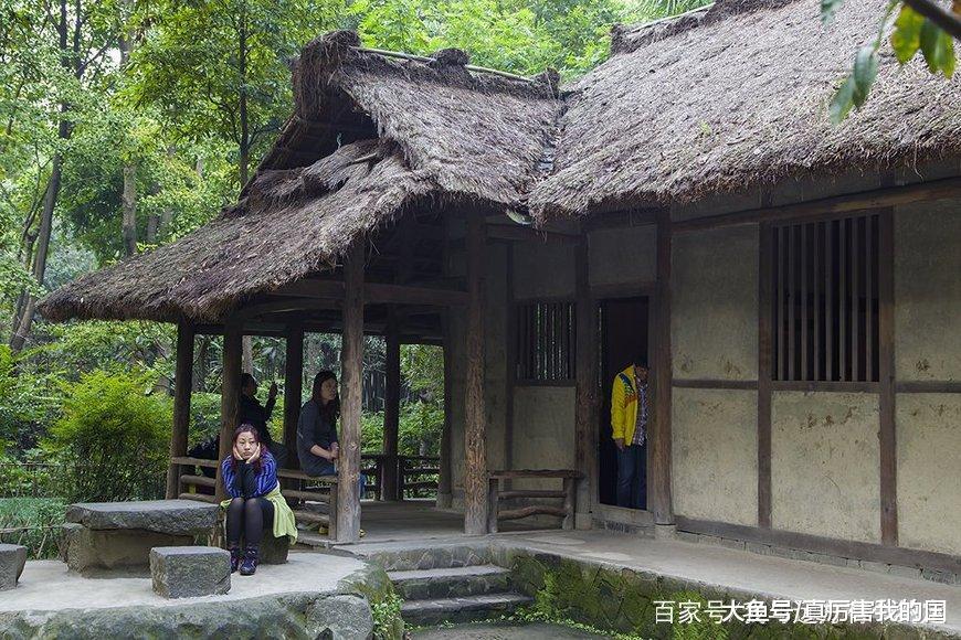 成都有一所"破草屋": 地处市中心黄金地段, 至今却无人敢开发!