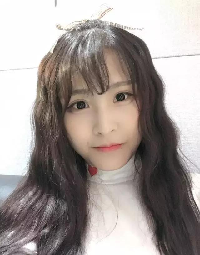 大胃王猫妹妹早期照片曝光,网友:堪称社会猫