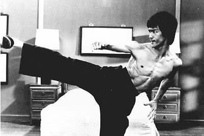 李小龙的九大记录都是假的?格斗狂人为我们敲