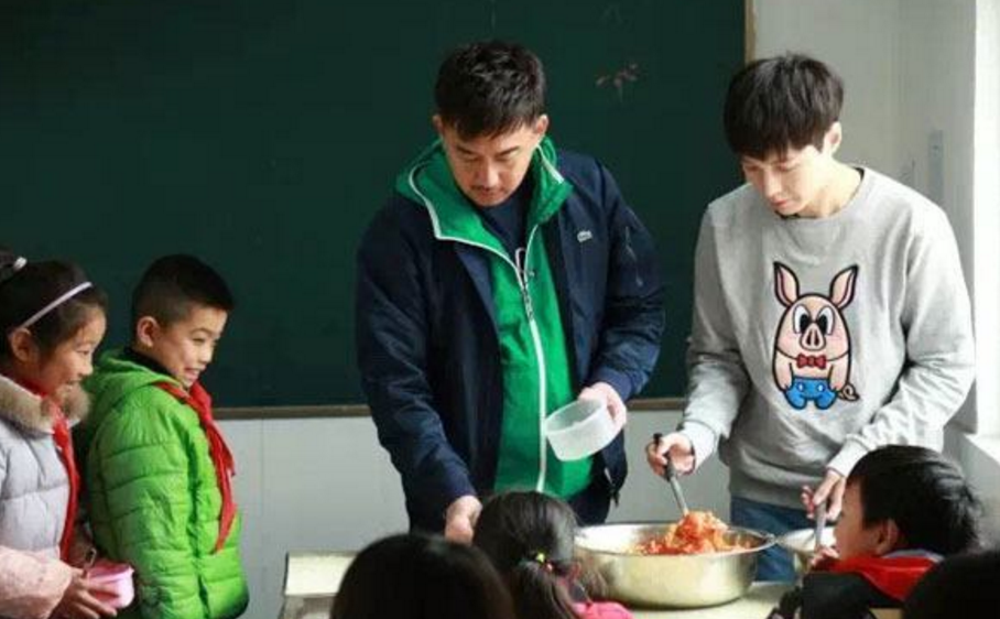 他是归国四子中最惨的，自负盈亏，却还不忘“糟蹋”自己的血汗钱