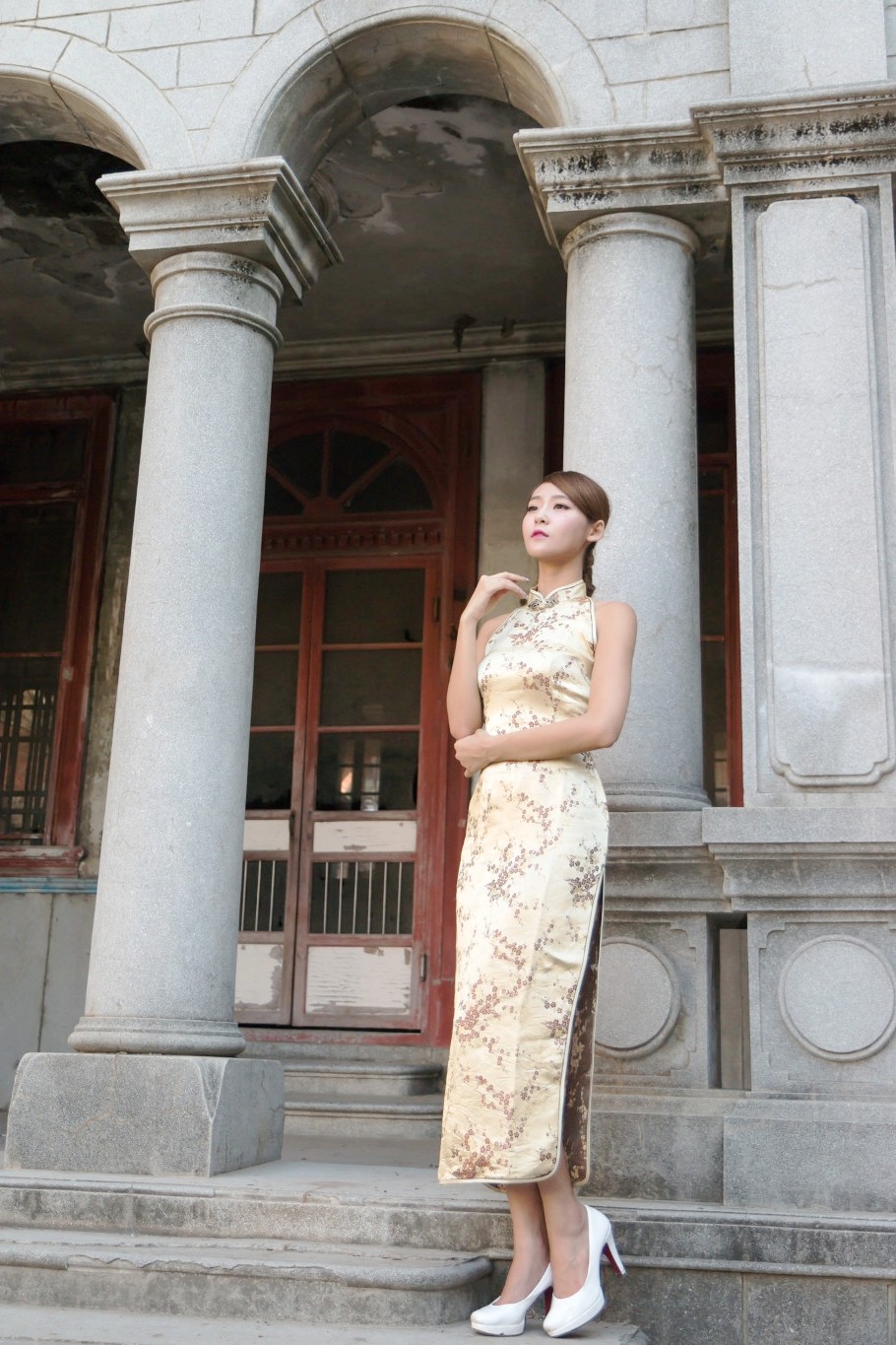 人像摄影(阳光下的美丽旗袍美女)
