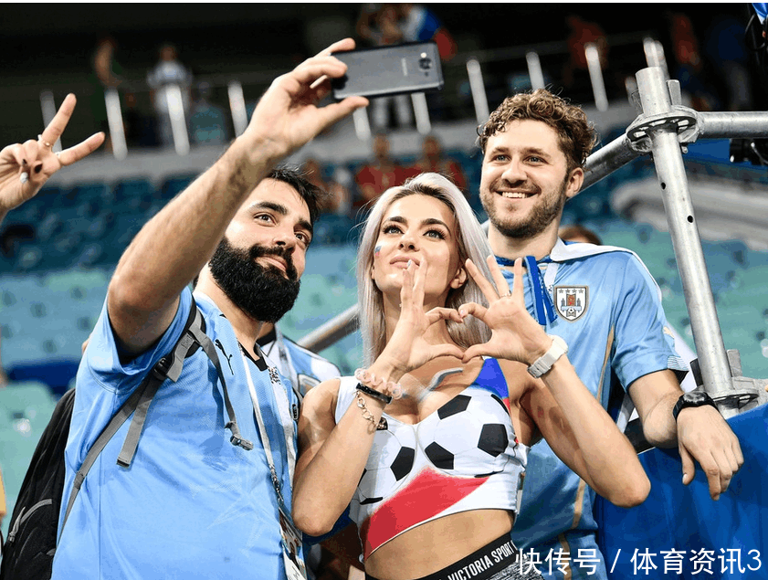 乌拉圭与葡萄牙比赛场边, 美女的衣服成了亮点