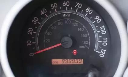 一辆已经开了160万公里的车，该车公司直接回收，赠送一辆新车