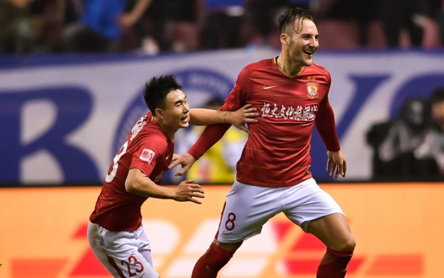 恒大被申花逼平终结4连胜 记者遭郑智反呛:能