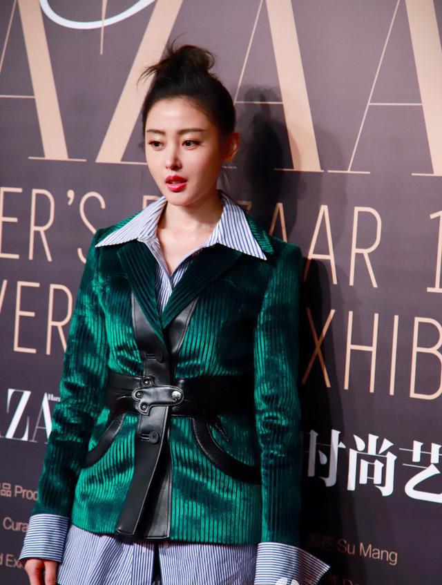 张天爱穿运动裤走红毯,终于有怕冷的女明星了