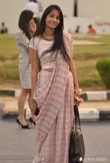 印度真的穷吗?看看印度上流社会的女孩们,你可