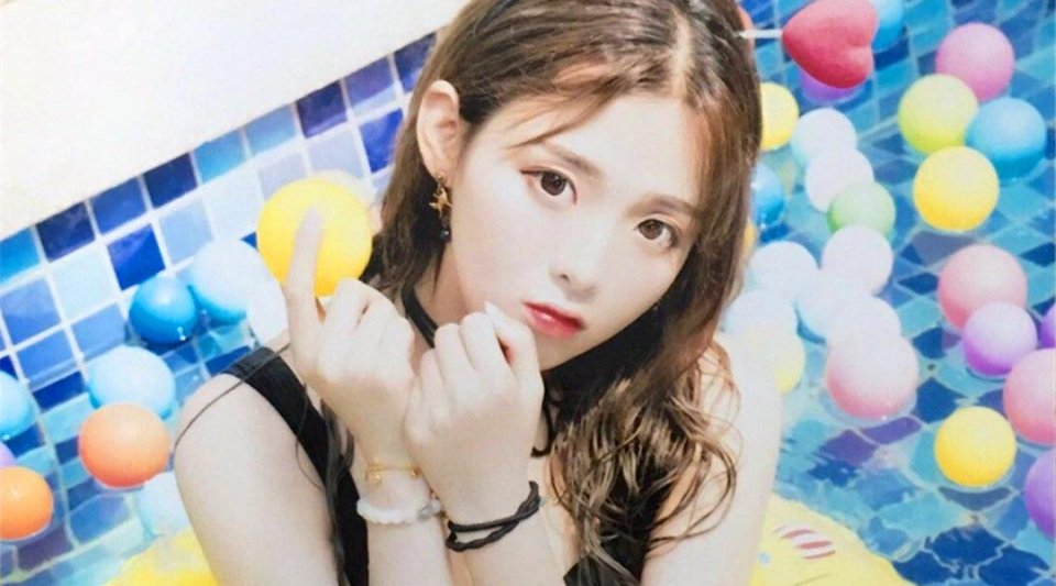 杨超越性感比基尼照流出,身材这么有料,网友:别让王思聪看到