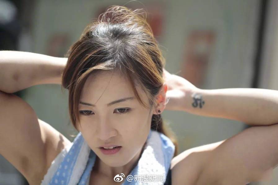 这位香港女搬运工火了:干这行8年看到货车装满