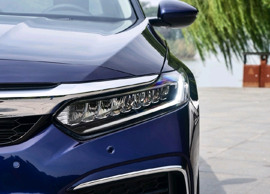 速递!新鲜的“30-50万德系中型三厢车“资讯全在这，看我就够了