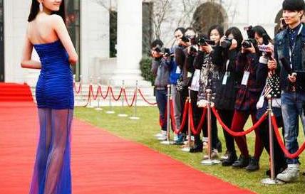 迪丽热巴蝴蝶臀太美,要超越杨幂?网友:性感不