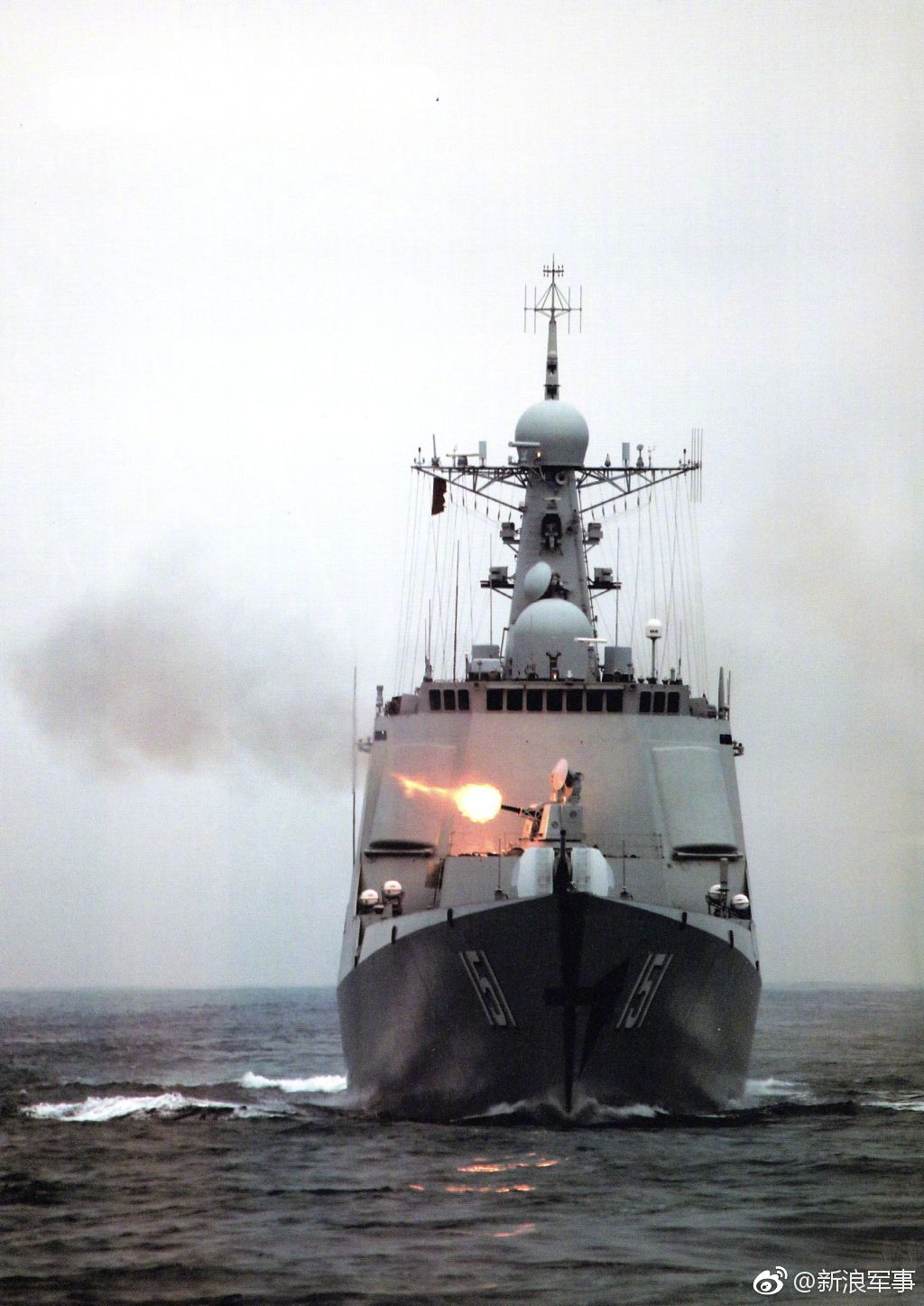 照正面照了，严肃点!中国各型主力舰艇哪个雄伟