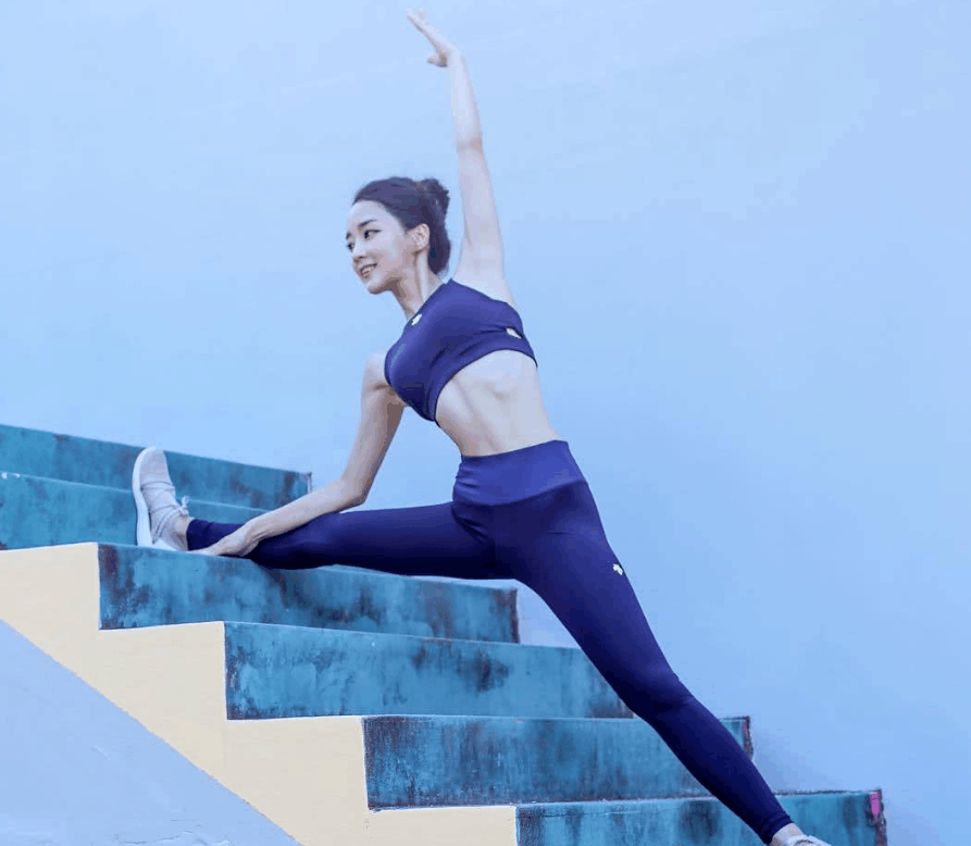 瑜伽女神特爱拍照,