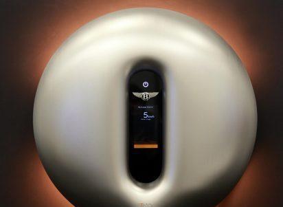 宾利推出了全新电动汽车充电桩，让充电桩看起来更加有趣！