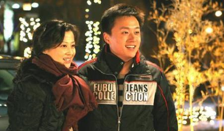 曾被梅婷当场捉奸，李小冉两次为他堕胎，现50岁低调再婚