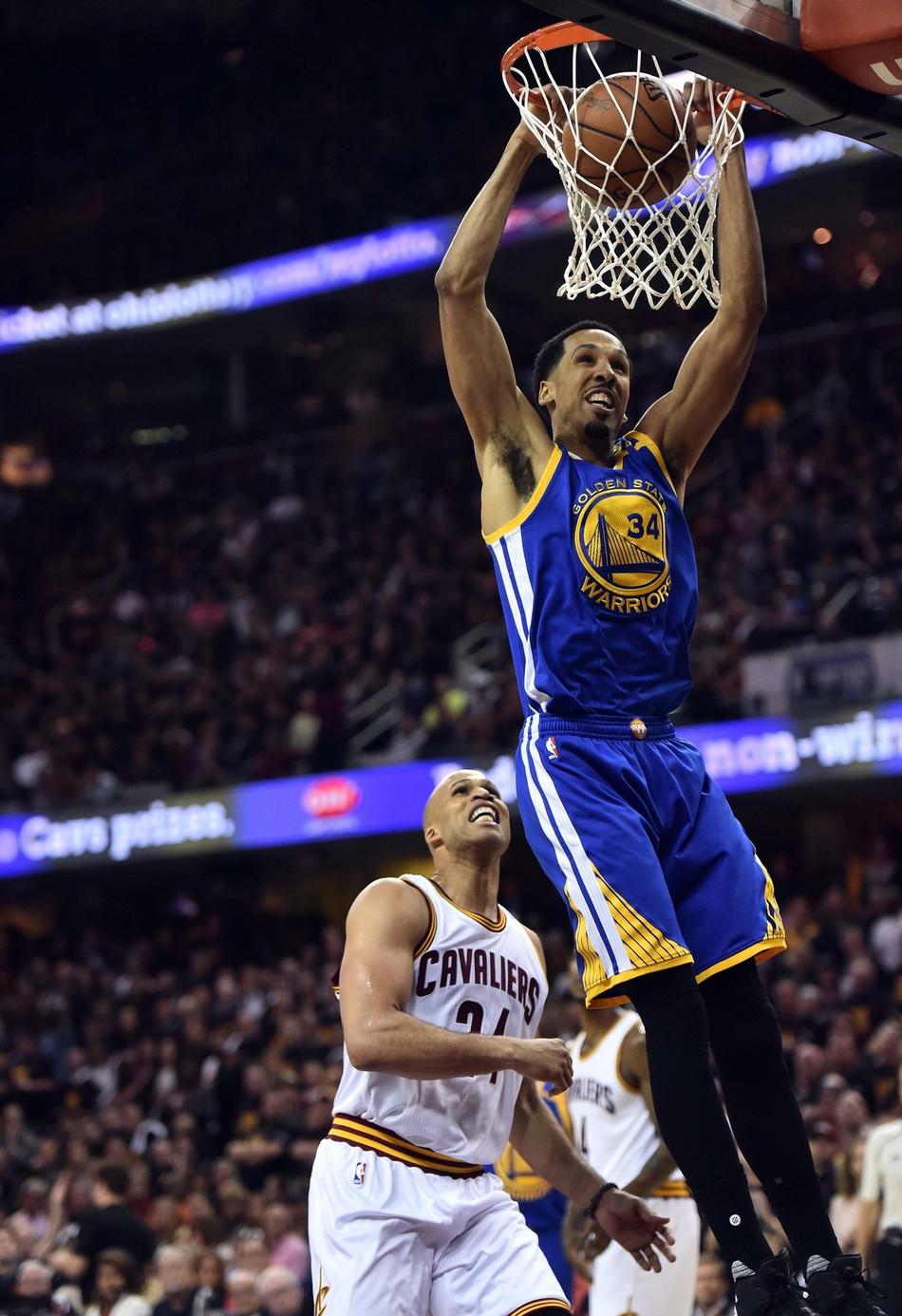 勇士总决赛2比0不仅因库里 33岁老将弹无虚发